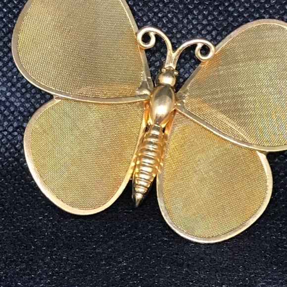 Gold Mesh Butterfly Brooch - Picture 6 of 8